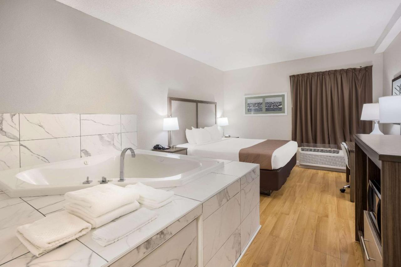 Quality Inn مولتري المظهر الخارجي الصورة