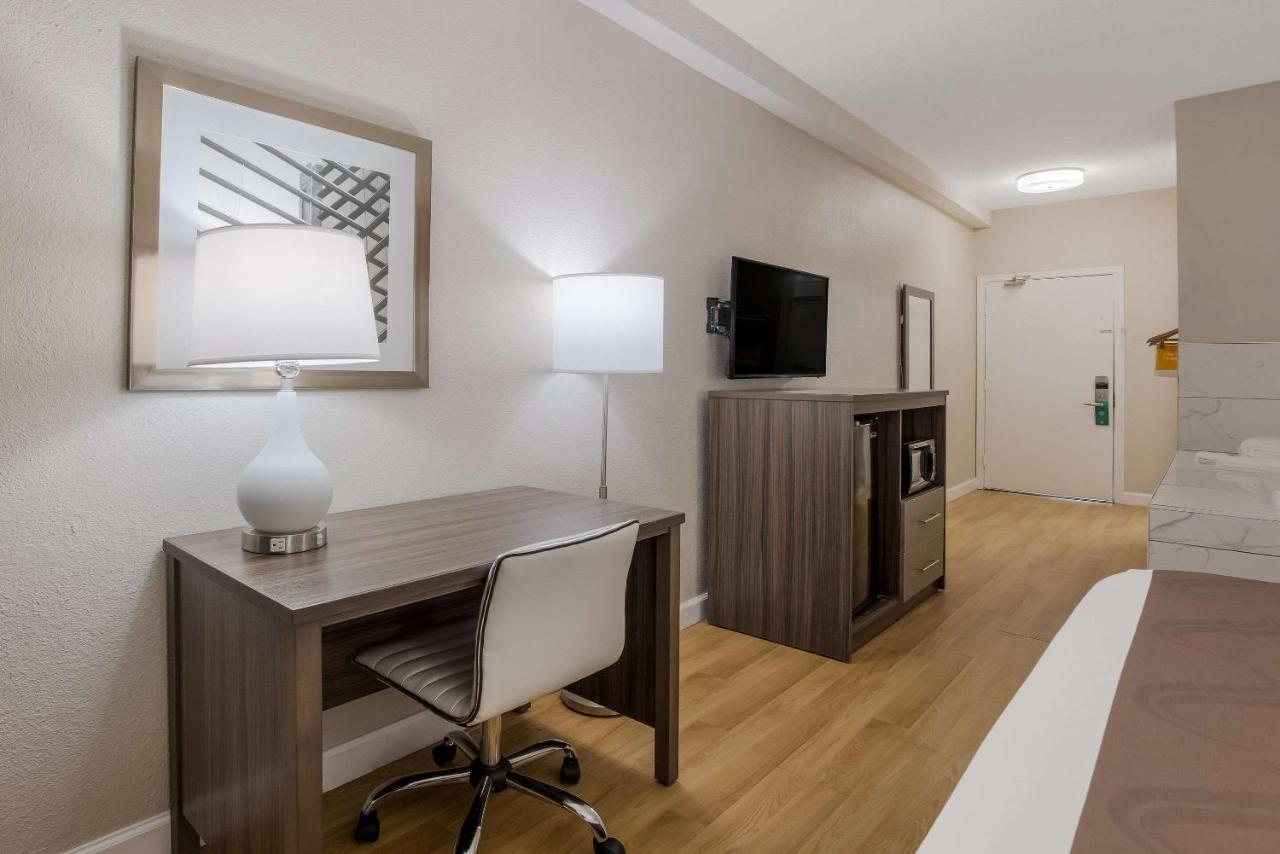 Quality Inn مولتري المظهر الخارجي الصورة